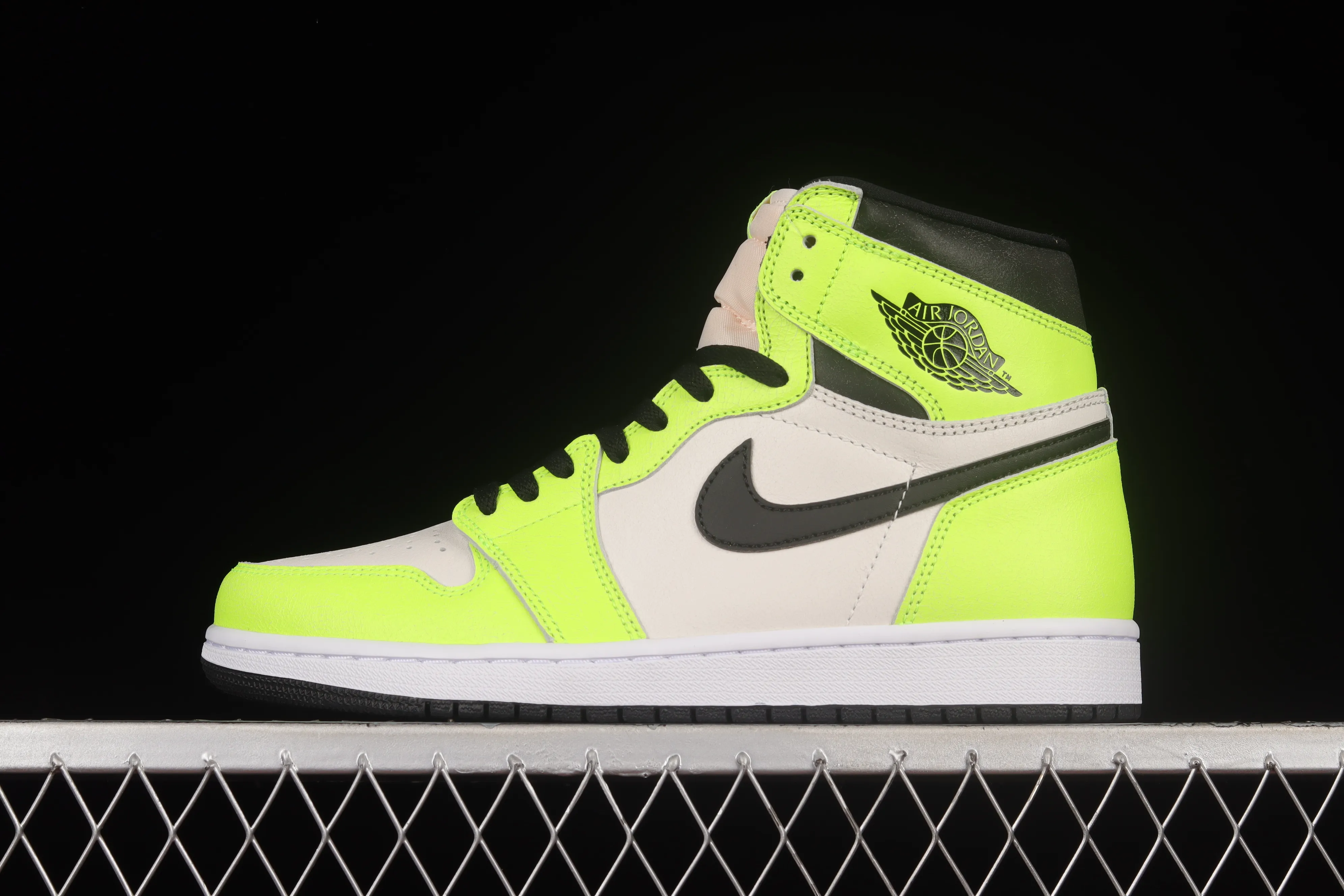 All categories Air Jordan Jordan series basketball shoes Air Jordan 1 High pure original version Air Jordan 1 High OG "Volt" AJ1 Joe 1 new fluorescent green 555088-702
